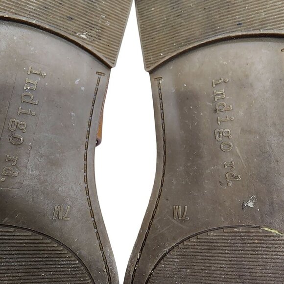 Indigo Rd. Women's Devin Flat Sandal Size 7 Atec Design with Feather Charm - Picture 9 of 11